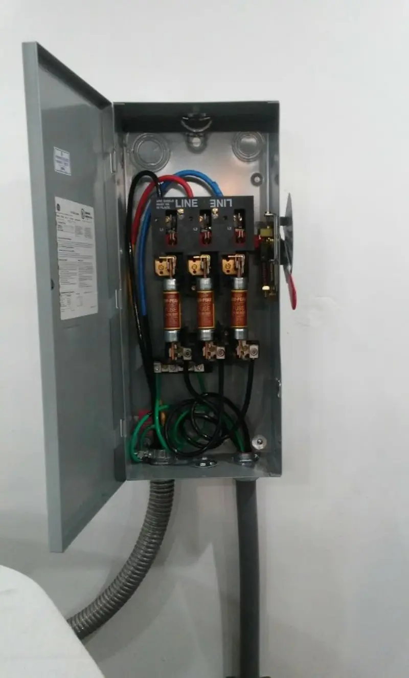 Three-phase disconnect switch installed for Smoke Detector Installation in Hugoton